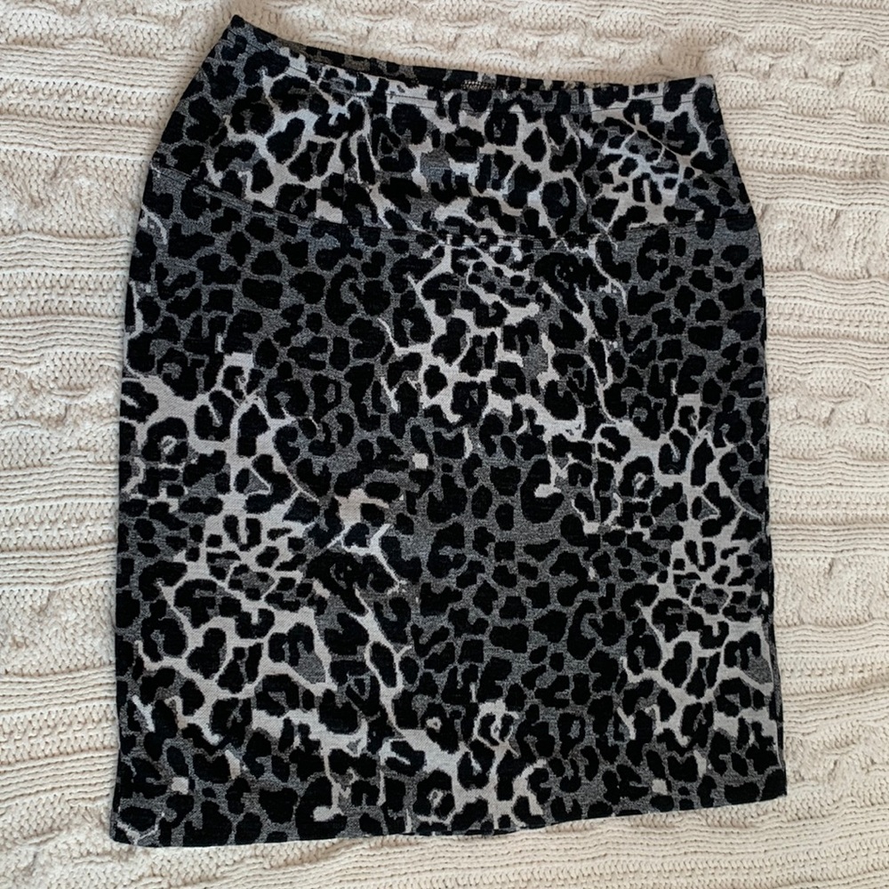 Studio Point Cheetah Print Skirt size 10 perfect pre-owned condition!